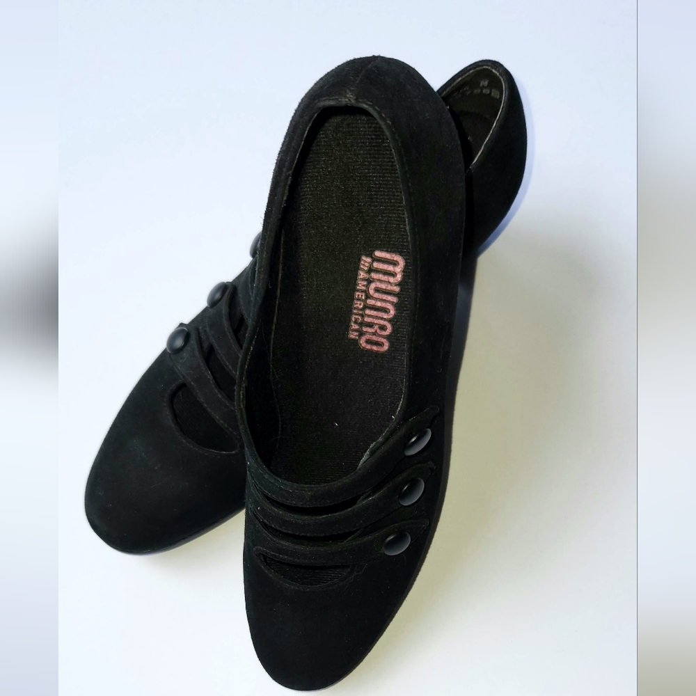Munro American Maria Pumps. Black Suede. 6.5 Narrow Style # M288786